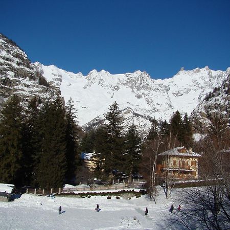 Hotel Lo Scoiattolo Courmayeur Buitenkant foto
