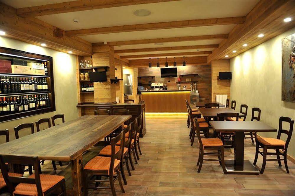 Hotel Lo Scoiattolo Courmayeur Buitenkant foto