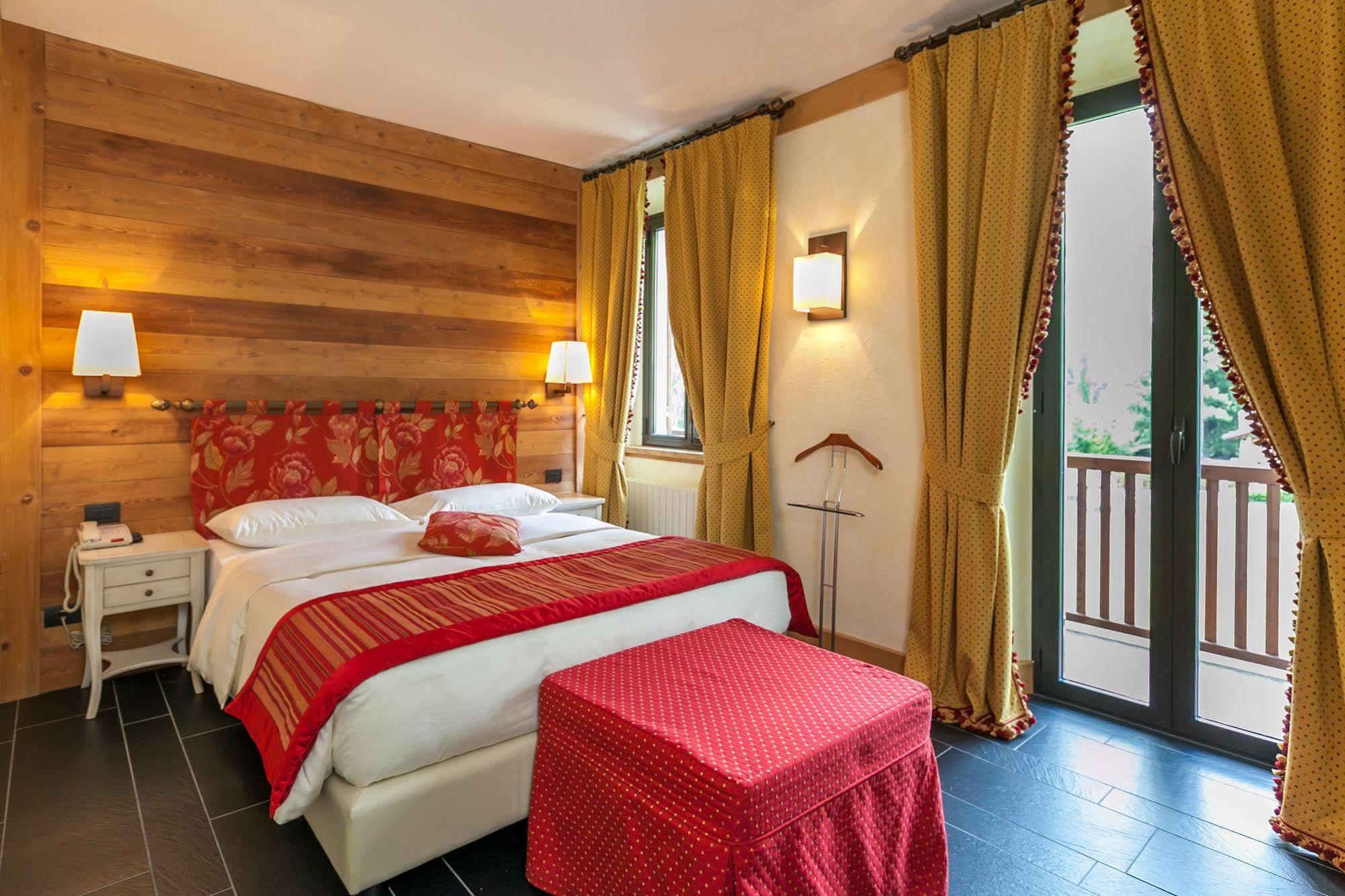 Hotel Lo Scoiattolo Courmayeur Buitenkant foto