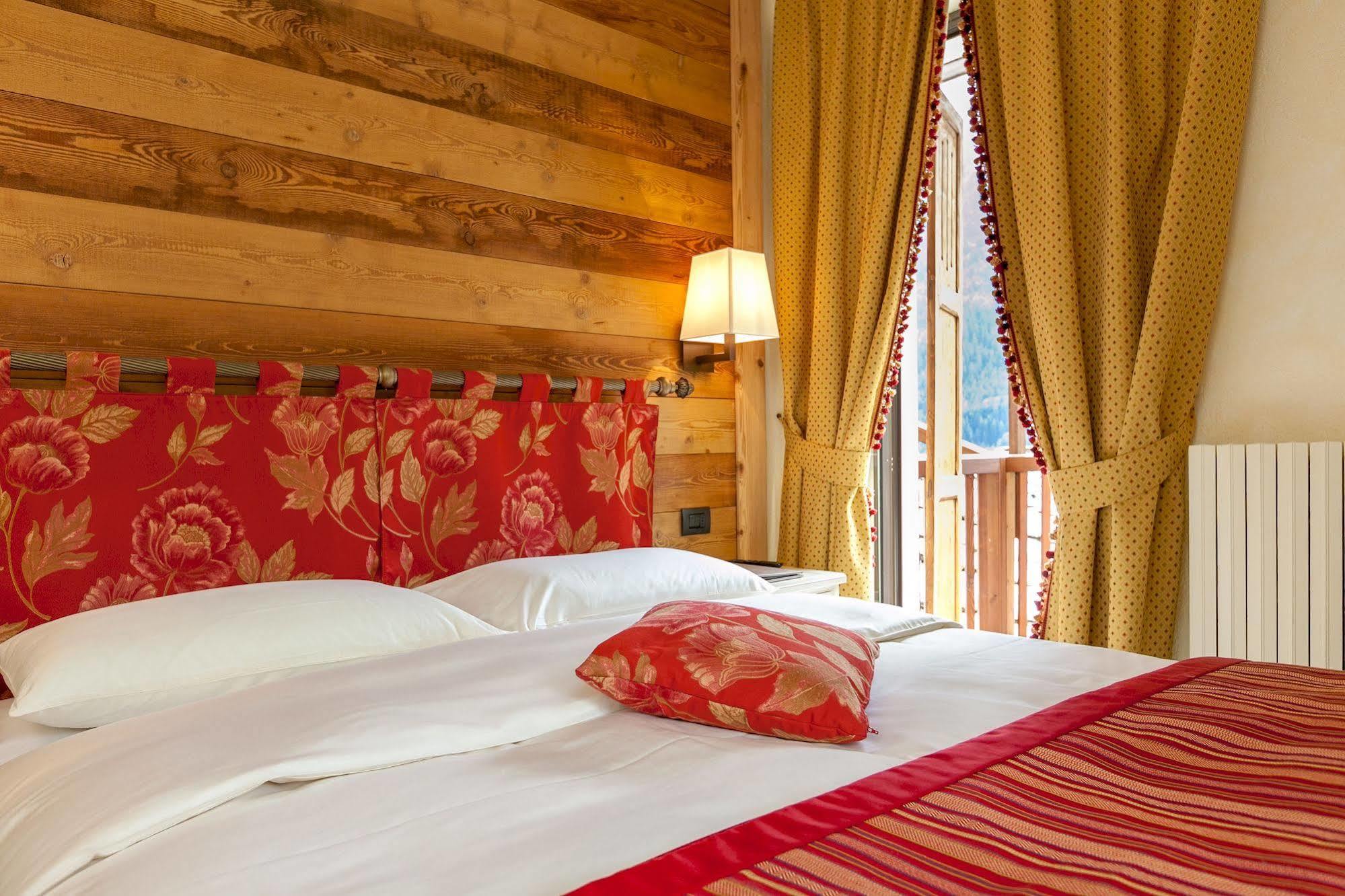 Hotel Lo Scoiattolo Courmayeur Buitenkant foto