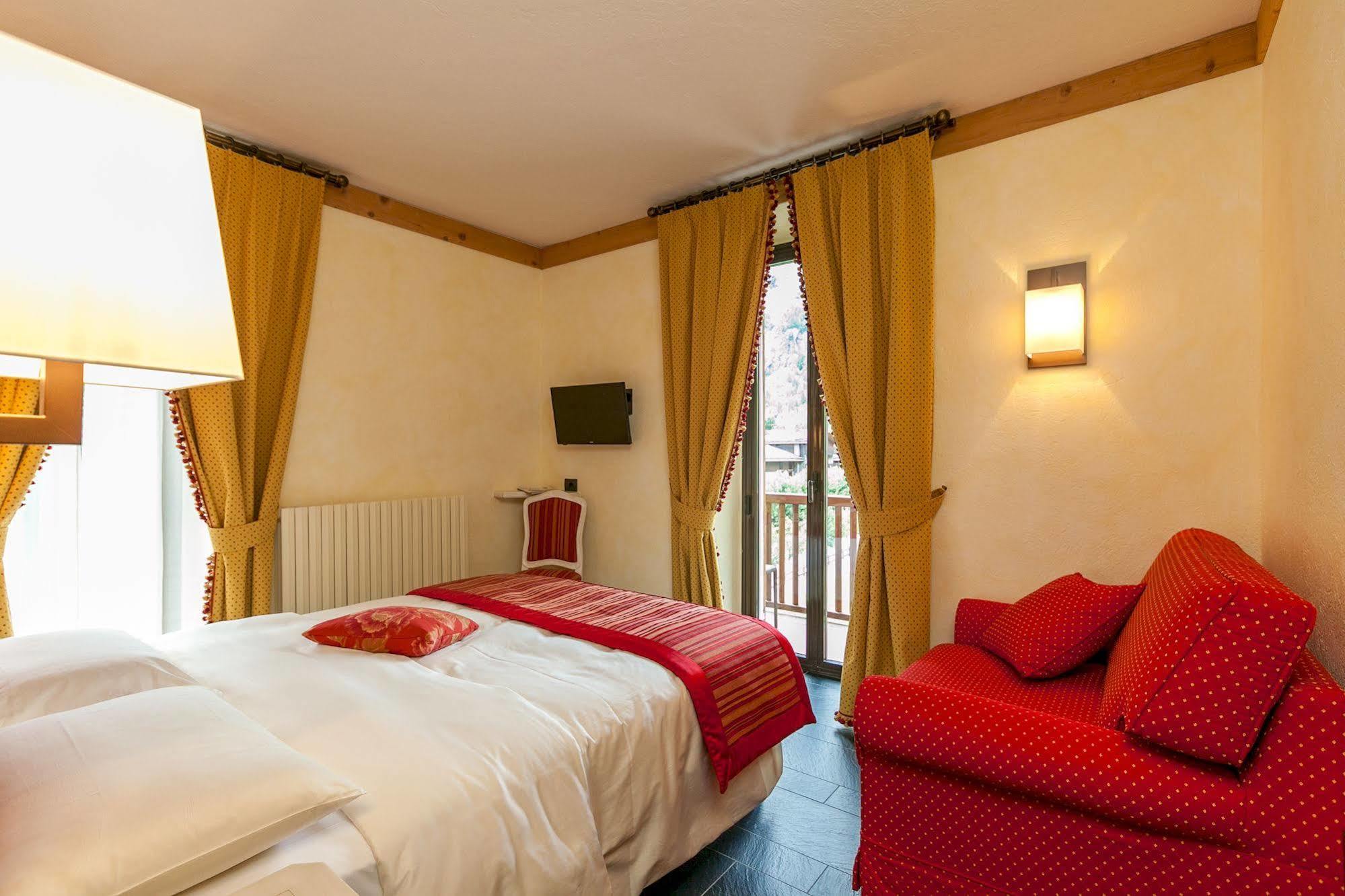 Hotel Lo Scoiattolo Courmayeur Buitenkant foto
