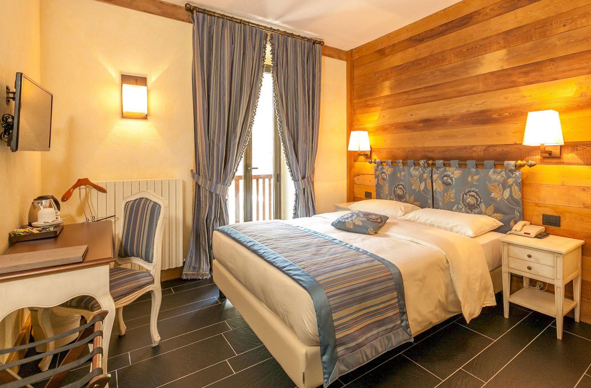 Hotel Lo Scoiattolo Courmayeur Buitenkant foto